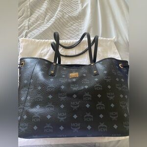 MCM viseto reversible grained calfskin medium tote